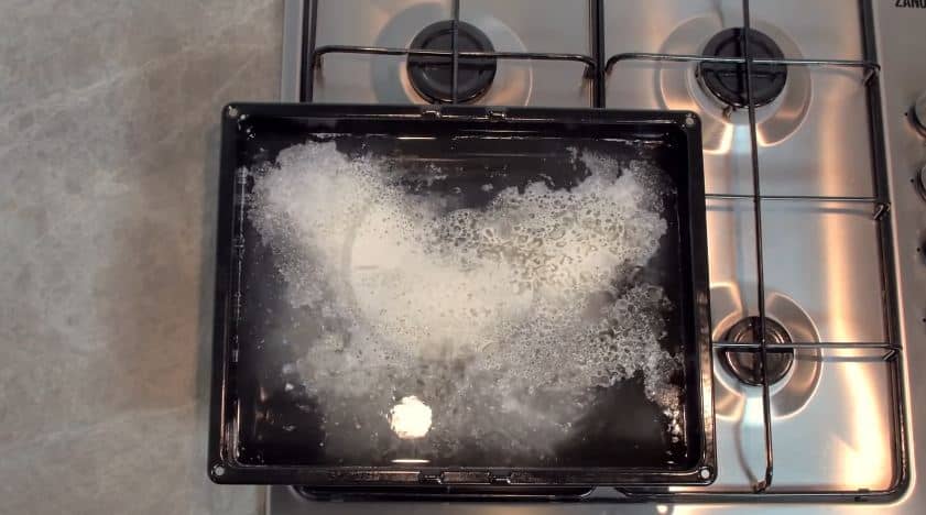 how to clean oven-tray