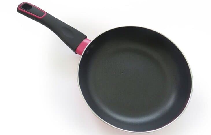 How-To-Measure-A-Oval-Frying-Pan